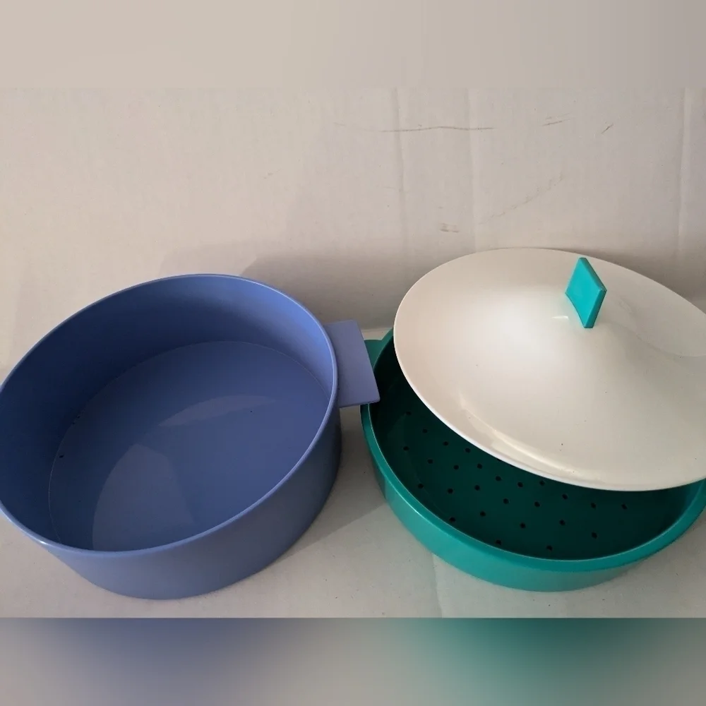 Tupperware Veggie Microsteamer 3 Piece with booklet. Blue and green